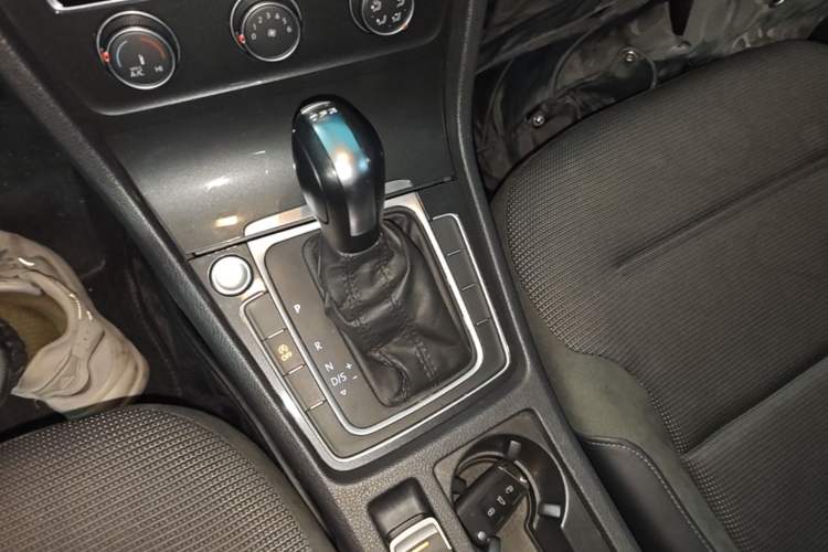 Used Volkswagen Golf 2020 Zhiai Edition 280TSI DSG Comfort Model Gear Lever