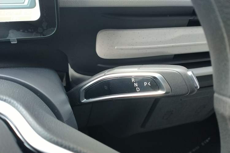 Used SAIC MAXUS Dana V1 2025 V1+ Short Wheelbase Low-Roof Multi-Function Version (42 kWh)