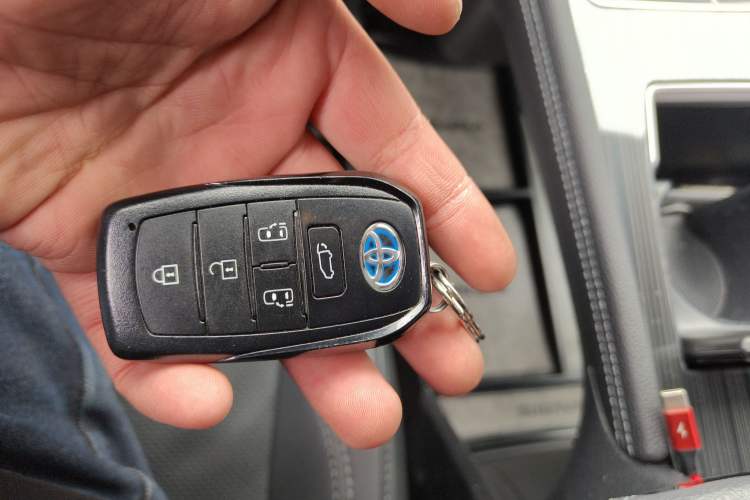 Used Toyota Sienna 2023 2.5L Hybrid Deluxe Edition