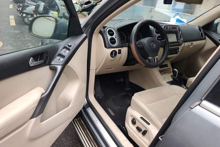 Used Volkswagen Tiguan 2012 2.0 TSI Automatic All-Wheel Drive Flagship Edition Driver Seat