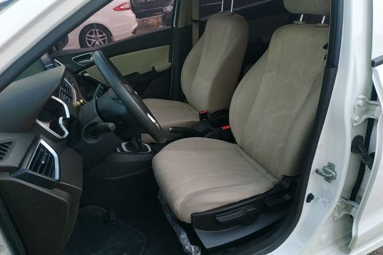 Used Baojun 310W 2017 1.5L Manual Comfort Version China V