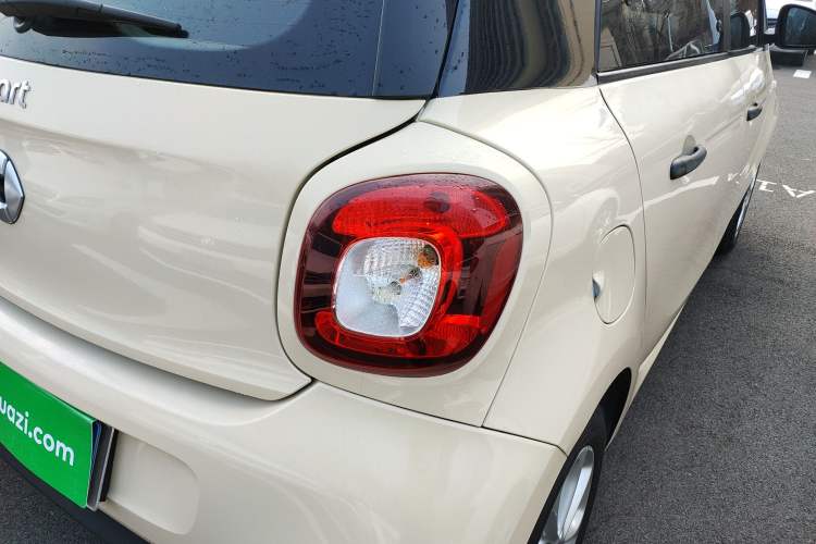 Used smart forfour 2016 1.0L 52 kW Dynamic Edition
