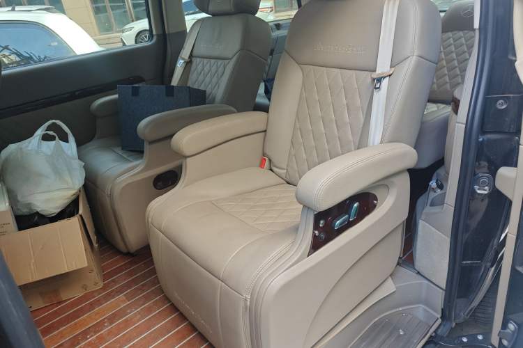 Used Mercedes-Benz Viano 2013 3.5L Haoci version