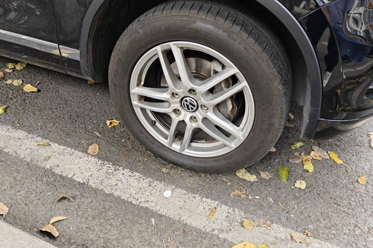 Used Volkswagen Touareg 2014 3.0 TSI New Edition Right Front Wheel Hub