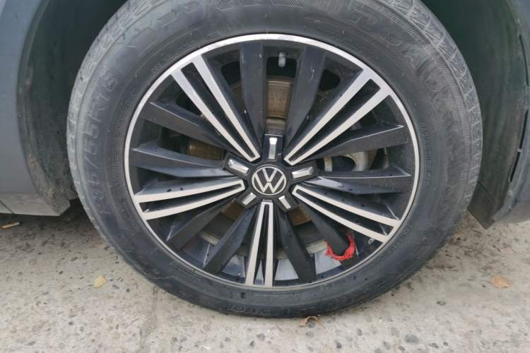 Used Volkswagen Tiguan L 2021 330TSI Automatic Two-Wheel Drive Smart Edition Right Front Wheel Hub