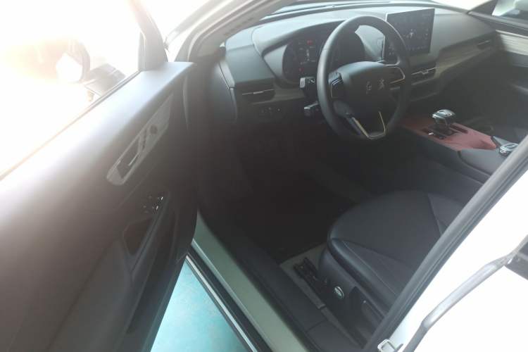 Used Hongqi E-QM5 2024 610 km PLUS
