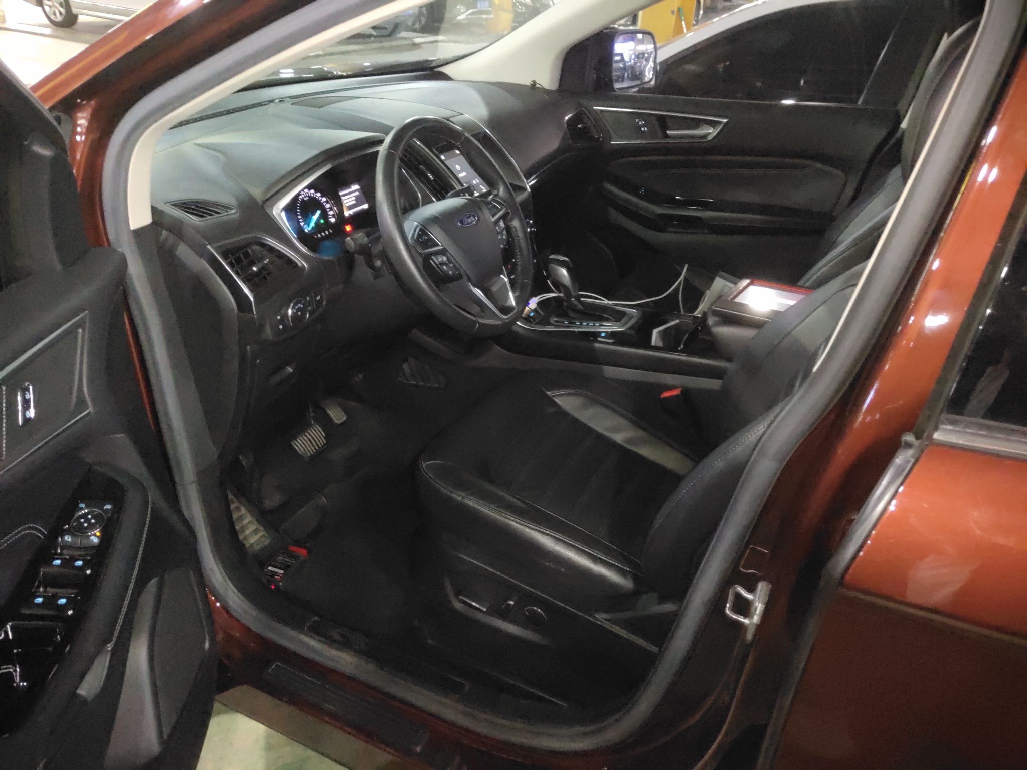 Переднее сиденье в автомобиле