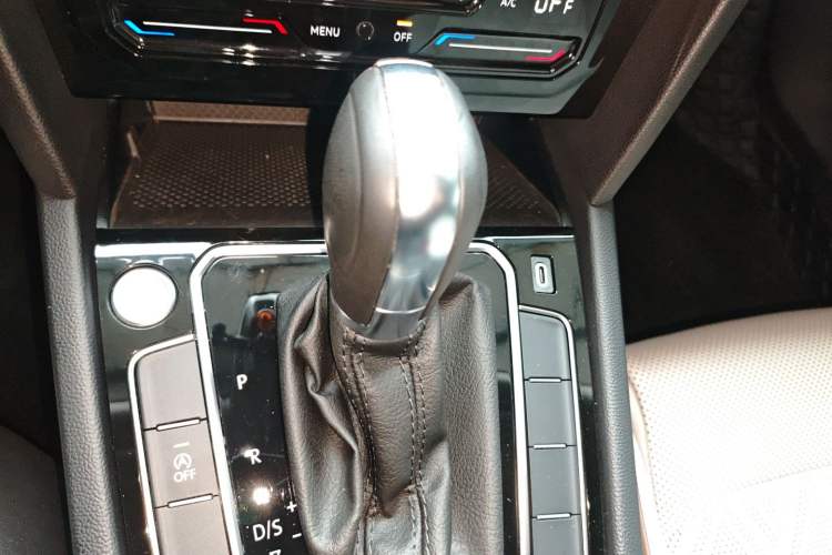 Used Volkswagen Magotan 2023 2 Million Units Commemorative Edition 330TSI DSG Luxury Version Gear Lever