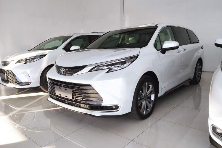 Used Toyota Sienna 2024 2.5L Hybrid Prestige Deluxe Edition