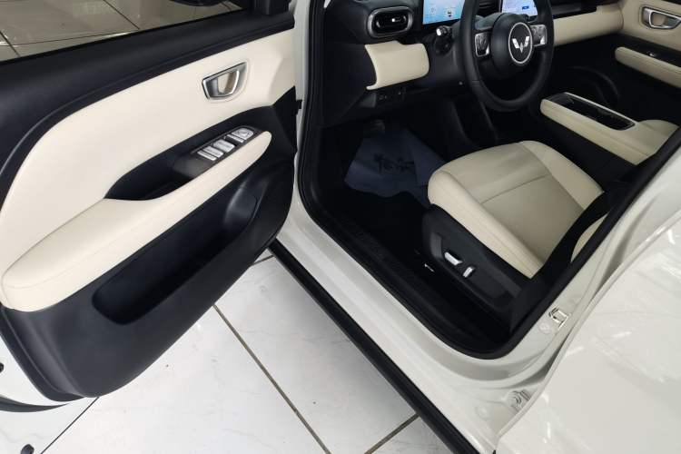 Used Wuling Bingo PLUS 2024 401 km Range 5-Seater Version Driver Seat