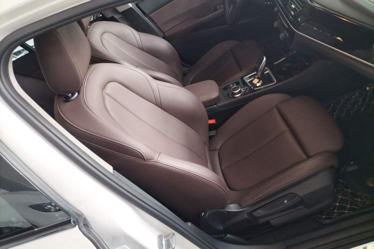 Used BMW 1 Series 2023 120i M Sport Night Edition Right Front Seat