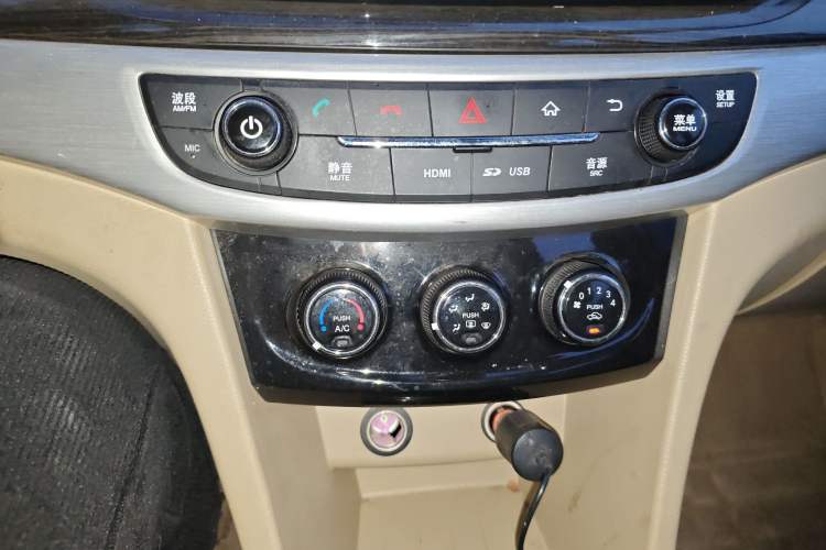 Used Baojun 730 2016 1.5L Manual Standard Version 7 Seats
