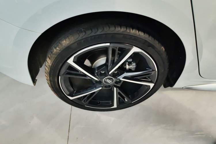 Used Audi A3 2023 Sportback 35 TFSI Fashionable Sports Model Right Rear Wheel Hub