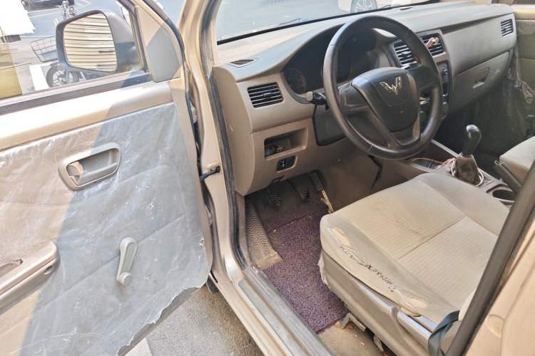 Used Wuling Rongguang V 2018 1.5L Practical Version Driver Seat