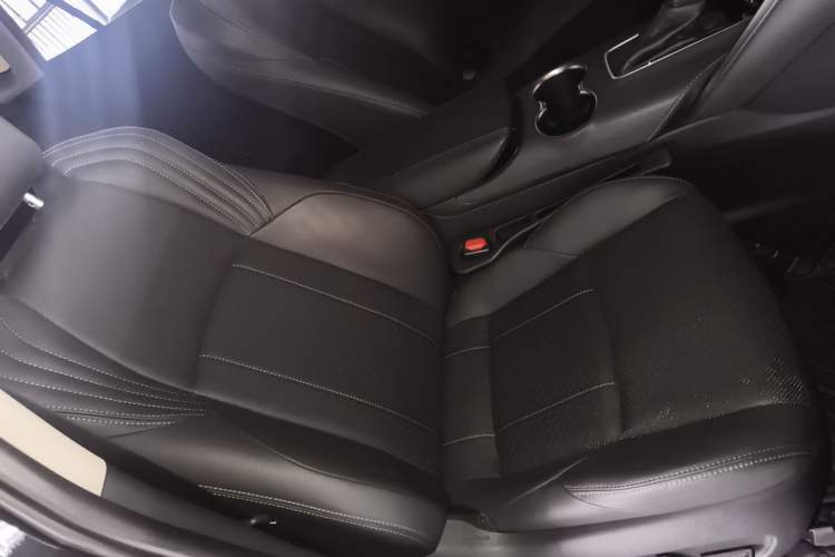 Used Toyota Harrier 2022 2.0L CVT Two-Wheel Drive Luxury Edition
