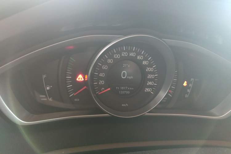 Used Volvo V40 2014 Cross Country 2.0T Zhiyi Edition
