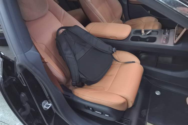 Used Nio ET5T 2023 75 kWh Touring Right Front Seat