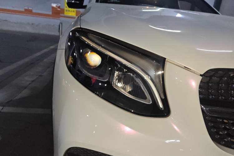 Used Mercedes-Benz GLC Coupe 2017 GLC 200 4MATIC Coupe SUV
