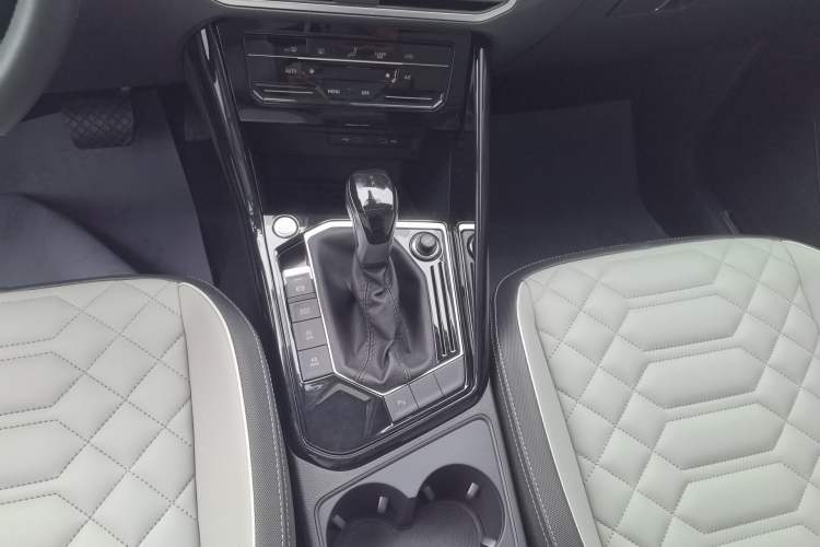 Used Volkswagen Tayron 2024 330TSI Two-Wheel Drive Luxury Plus Advanced Version Gear Lever