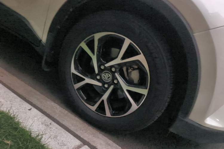 Used Toyota C-HR 2020 2.0L Leading Edition Right Front Wheel Hub