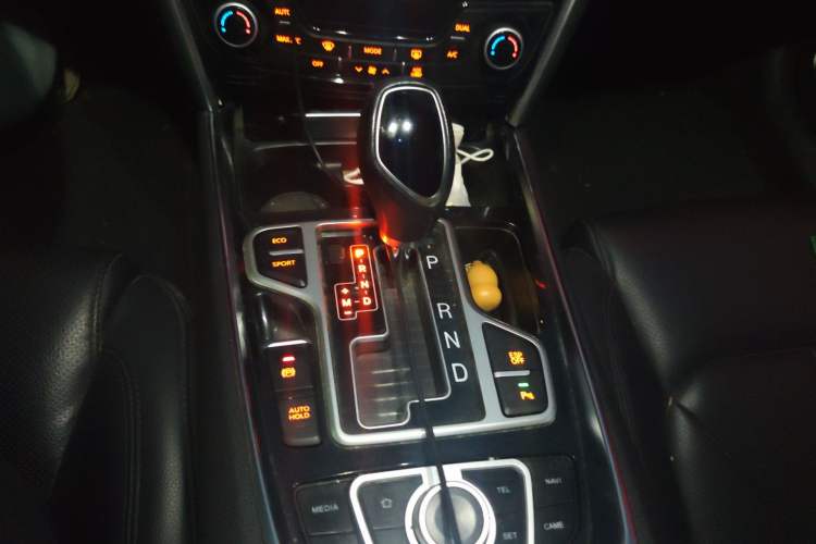 Used Geely Auto Emgrand GT 2016 2.4L Comfort Version Gear Lever