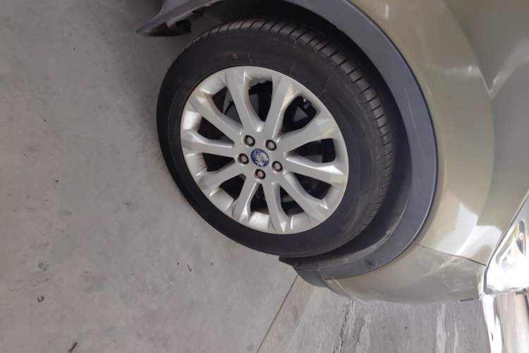 Used Ford Kuga 2013 2.0L GTDi Four-Wheel-Drive Sport Model Right Front Wheel Hub