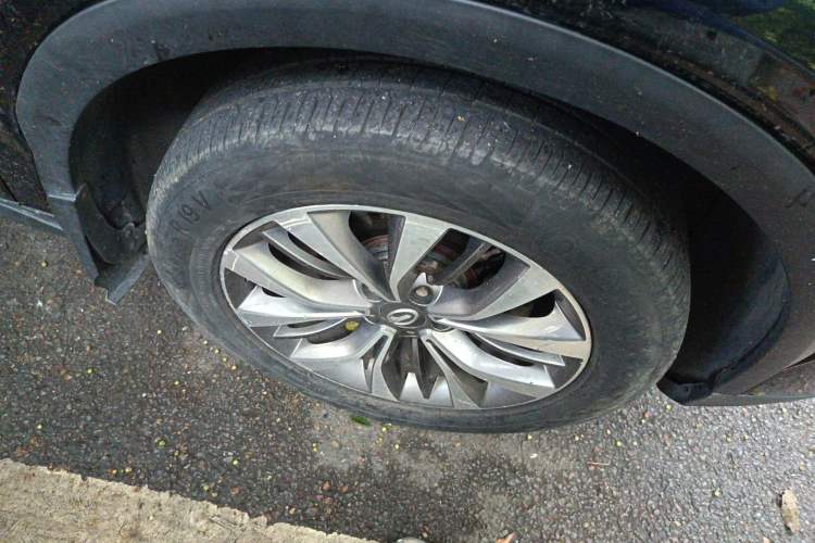 Used GAC Trumpchi GS8 2017 320T Two-Wheel Drive Luxury Smart Connectivity Version (7 Seats) Right Front Wheel Hub