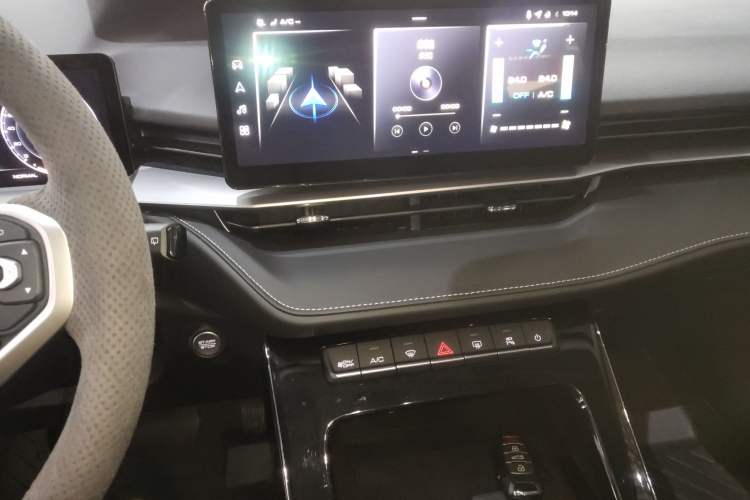 Used Haval H6 2024 1.5T Two-Wheel-Drive Classic Edition
