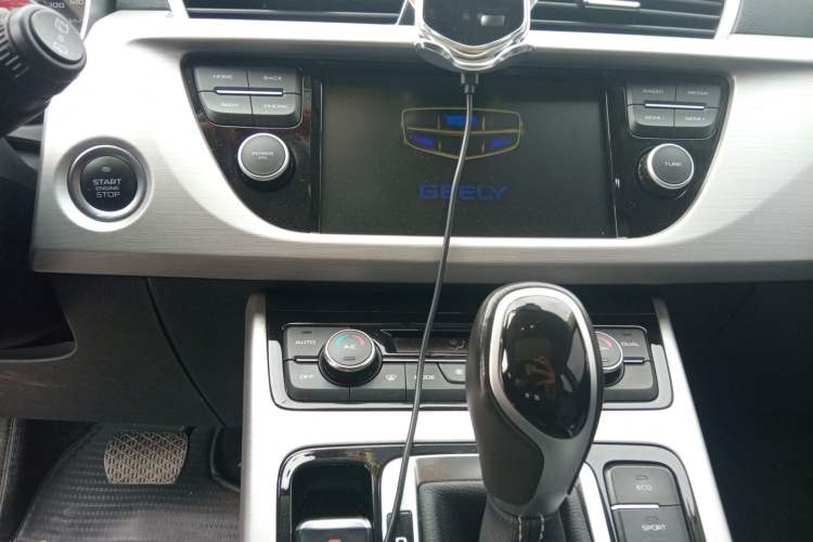 Used Geely Auto Emgrand X7 Sport 2016 1.8TD Automatic ZhiShang Model Audio And AC Panel