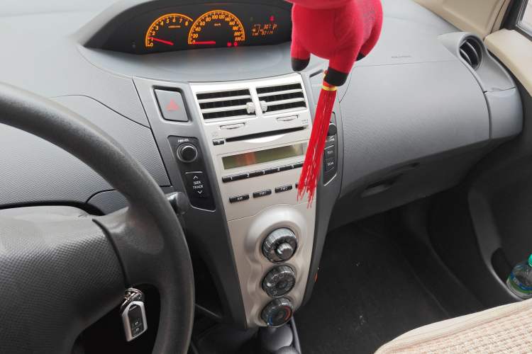 Used Toyota Yaris 2009 1.6E Automatic Comfort Edition Audio And AC Panel