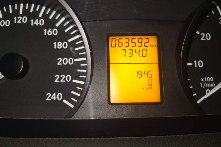 Used Mercedes-Benz Vito 2011 2.5L 7-seater executive version