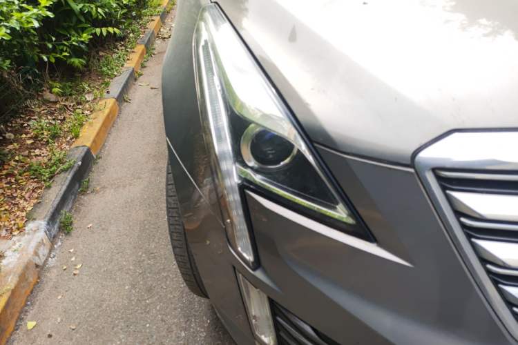 Used Cadillac XT5 2018 25T Luxury Model Right Front Headlight