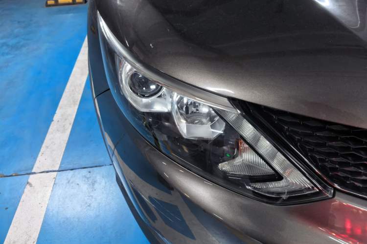 Used Nissan Qashqai 2017 2.0L CVT Luxury Edition China V Standard Right Front Headlight