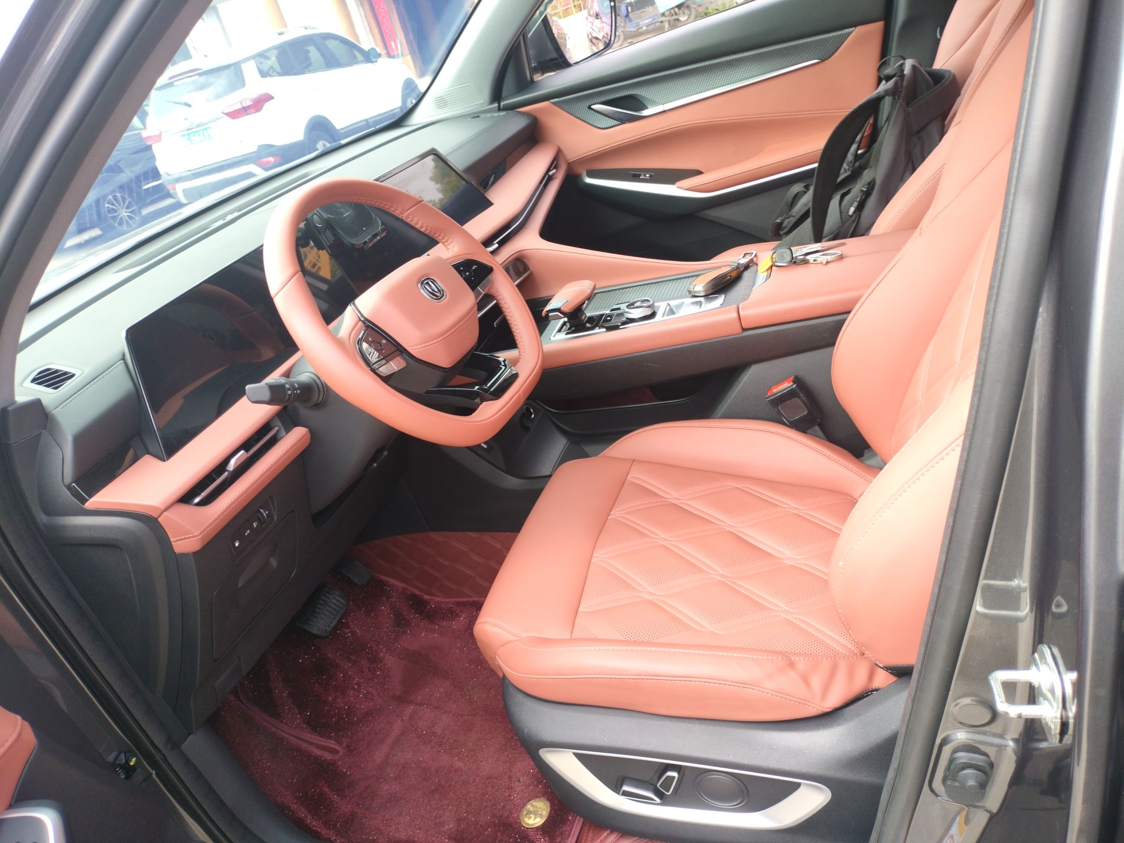 المقاعد الأمامية داخل السيارة