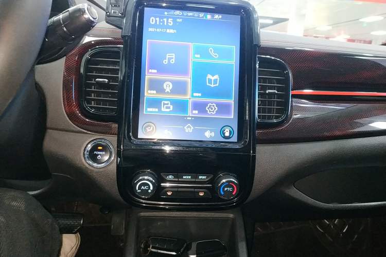 Used Chery QQ Little Ant 2022 Restyled Version Sweet Pink Edition Half-Sugar Version 28.8 kWh 30 kW 301 km Audio And AC Panel