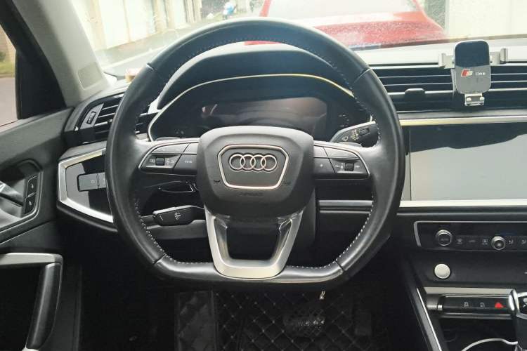 Used Audi Q3 2020 35 TFSI Fashion Dynamic Model Steering Wheel
