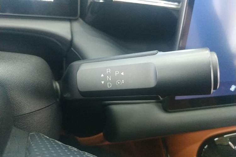 Used AION V 2024 Aion Tyrannosaurus 650 LiDAR Edition Gear Lever