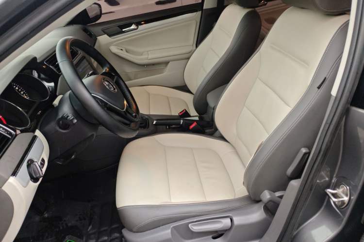 Used Volkswagen Sagitar 2015 230TSI Automatic Comfort Version Left Front Seat