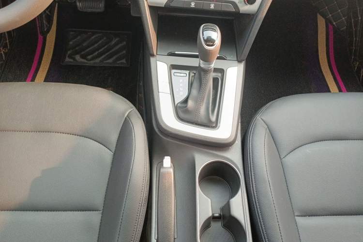 Used Hyundai Elantra (6th Generation / Lingdong) 2016 1.6L Automatic ZhiXuan – Elite Version Gear Lever