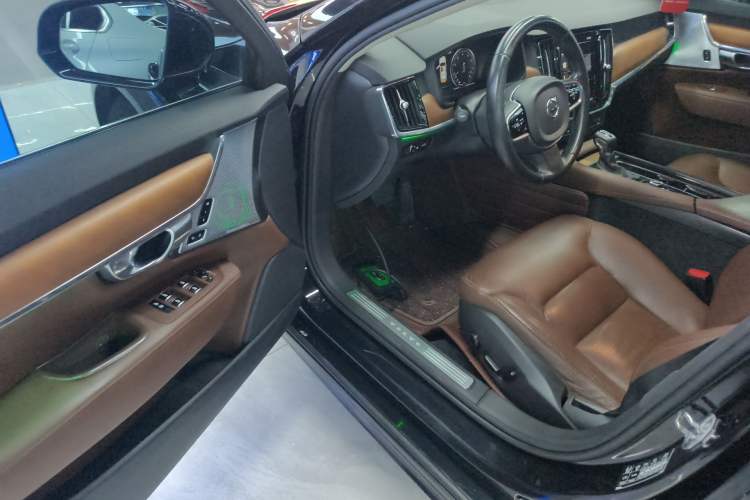 Used Volvo S90 2020 Facelifted T5 Zhiyi Luxury Edition
