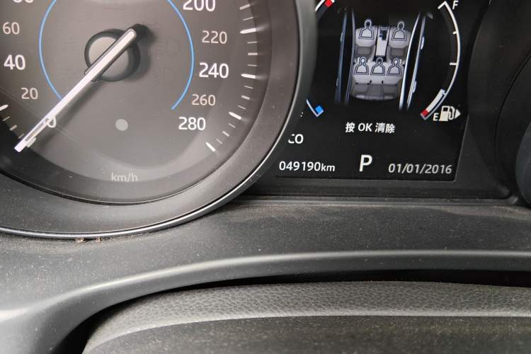 Used Jaguar XEL 2018 2.0T 200 PS Luxury Edition Odometer Close Up