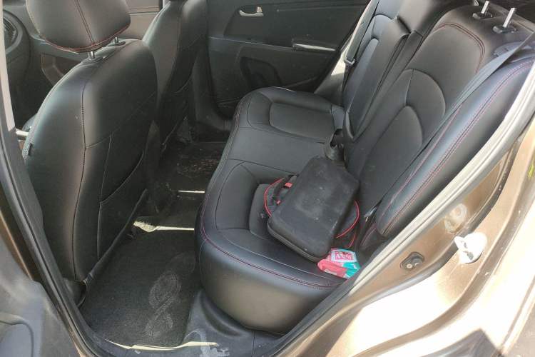 Used Kia Sportage R 2012 2.0L Automatic Two-Wheel Drive GL Trim
