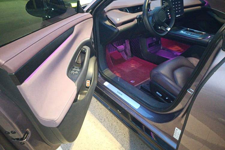 Used Xiaomi Auto SU7 2024 Rear-Drive Long-Range Intelligent Driving Version Interior 3