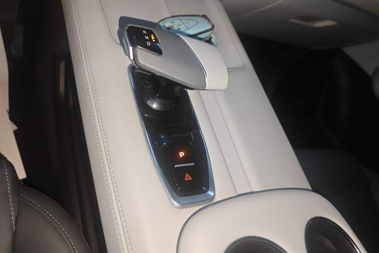 Used CHANGAN UNI-Z New Energy 2024 Blue Whale Smart Electric iDD 125km Leading Model
