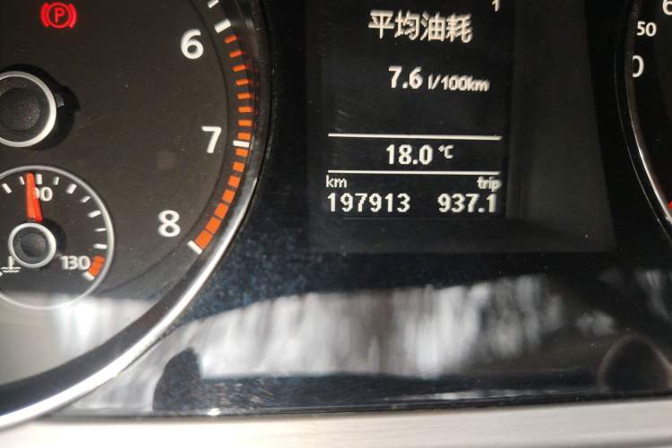 Used Volkswagen Magotan 2013 1.8TSI Premier Model Odometer Close Up