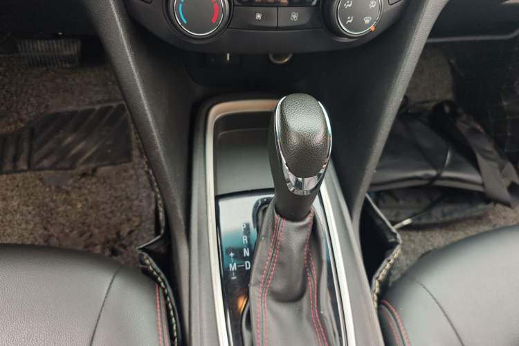Used Chevrolet Monza 2020 Light Hybrid RS 330T Automatic Comfort Edition Gear Lever