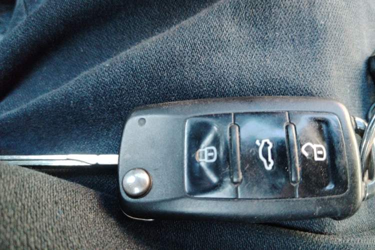 Used Volkswagen Lavida 2013 Restyled Classic 1.6L Manual Comfort Edition
