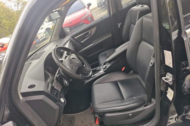 Used Mercedes-Benz GLK-Class 2011 GLK 300 4MATIC Fashion Model Left Front Seat