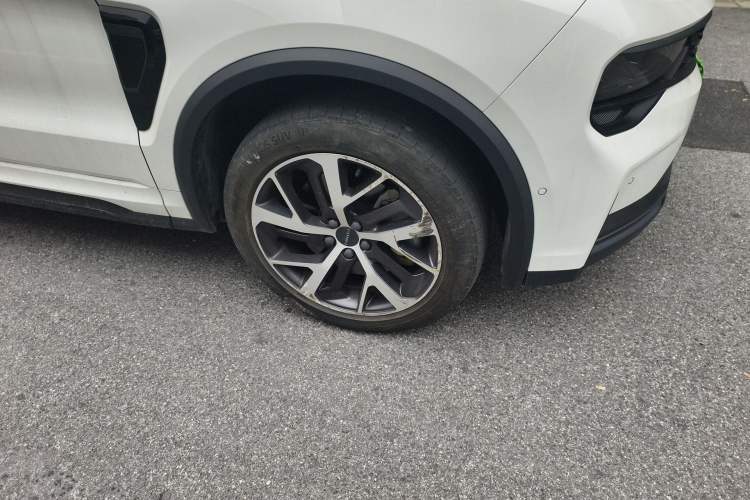 Used Lynk & Co 01 EM-P 2021 1.5TD PHEV Halo Right Front Wheel Hub