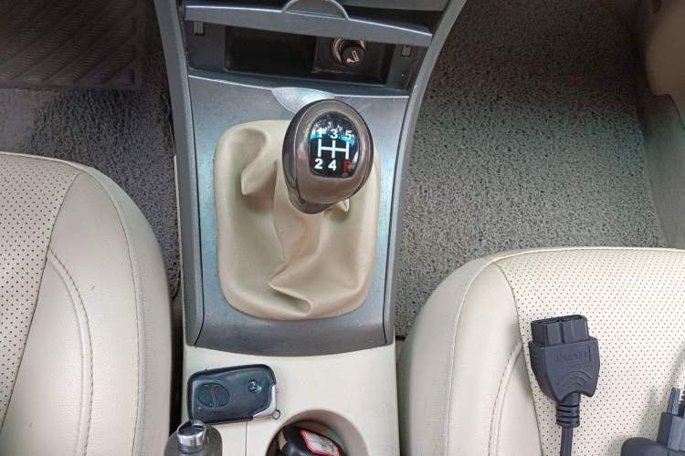 Used BYD L3 2012 1.5L Manual Comfort Edition Gear Lever
